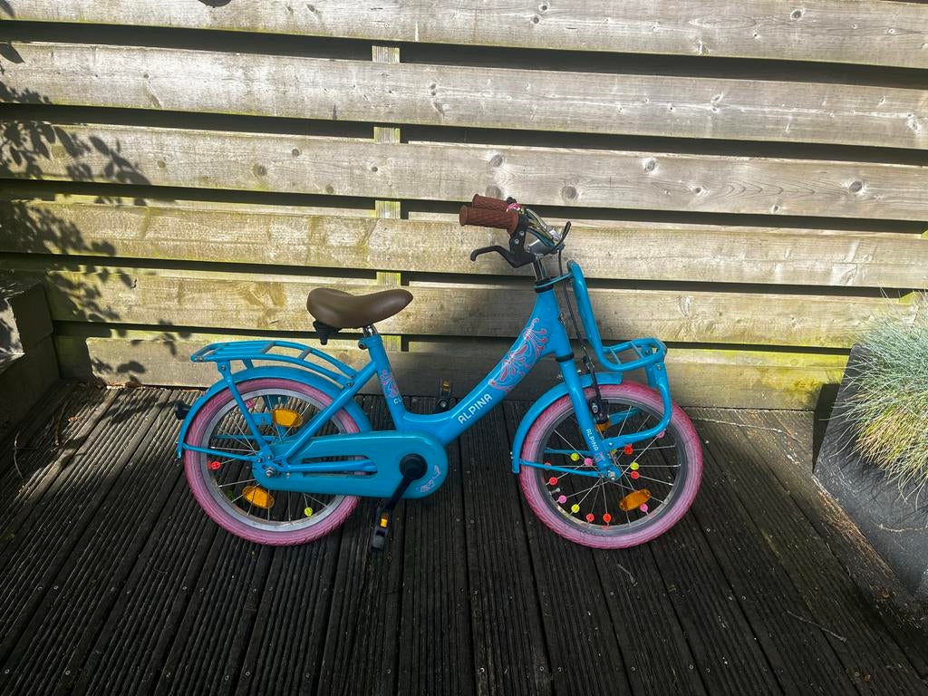 Alpina kinderfiets 16 inch - Blauw met roze banden, Fietsen en Brommers, Fietsen | Kinderfietsjes, Ophalen, Gebruikt, Terugtraprem