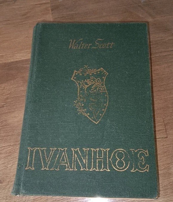 Antiek boek Ivanhoe van Walter Scott met speldje, Antiek en Kunst, Ophalen of Verzenden, Walter Scott