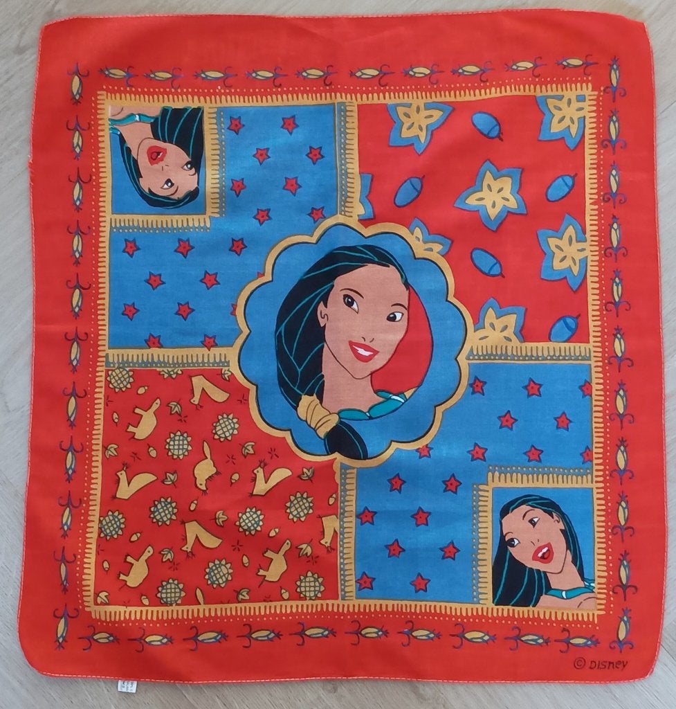 Sjaaltje Pocahontas (Disney), Verzamelen, Ophalen of Verzenden, Pocahontas of Kl. Zeemeermin, Gebruikt, Kleding of Textiel