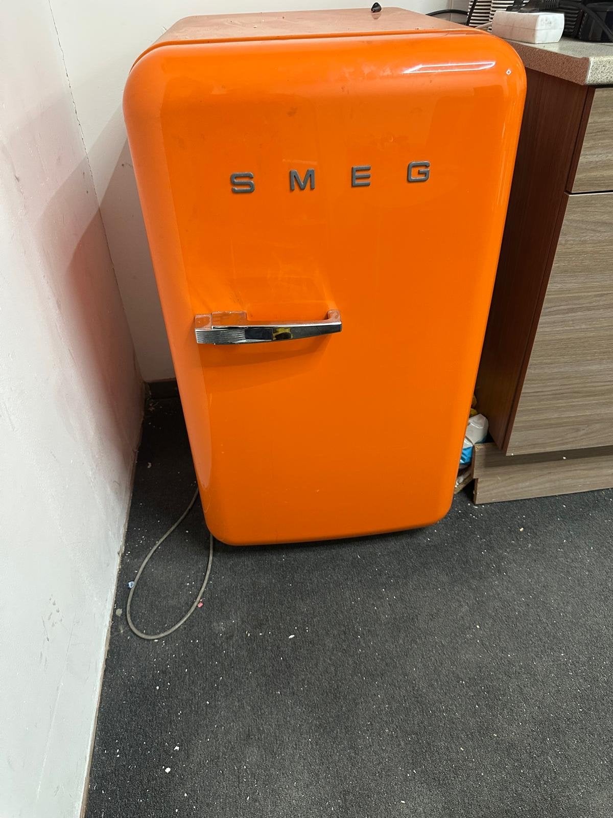 Smeg Koelkast Oranje - Compact en Stijlvol, Ophalen of Verzenden, Minder dan 75 liter, Zonder vriesvak, Gebruikt