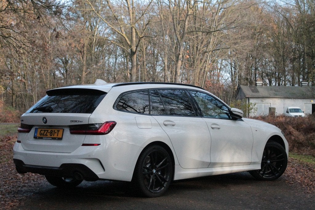 BMW 3-serie 330e xDrive M-sport | Laser | HUD | Pano | Blind, Auto's, BMW, Gebruikt, 4 cilinders, Overige brandstoffen, Wit