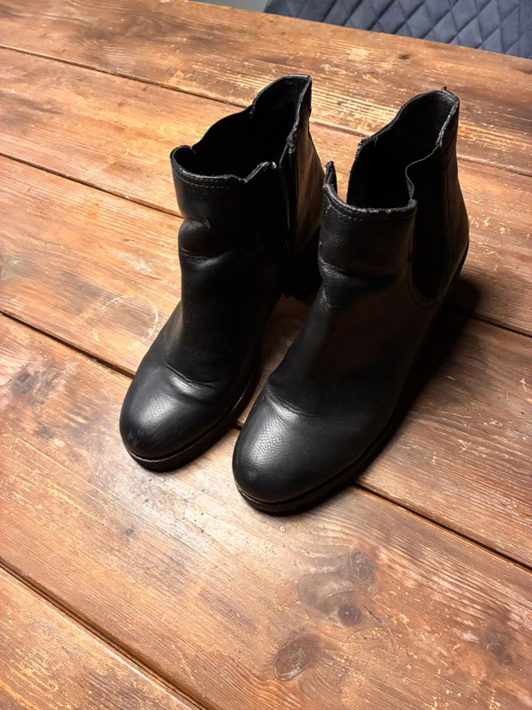 Zwarte schoenen met hoge hakken. Maat 42.  Esprit., Zwart, Lage of Enkellaarzen, Ophalen of Verzenden, Zo goed als nieuw