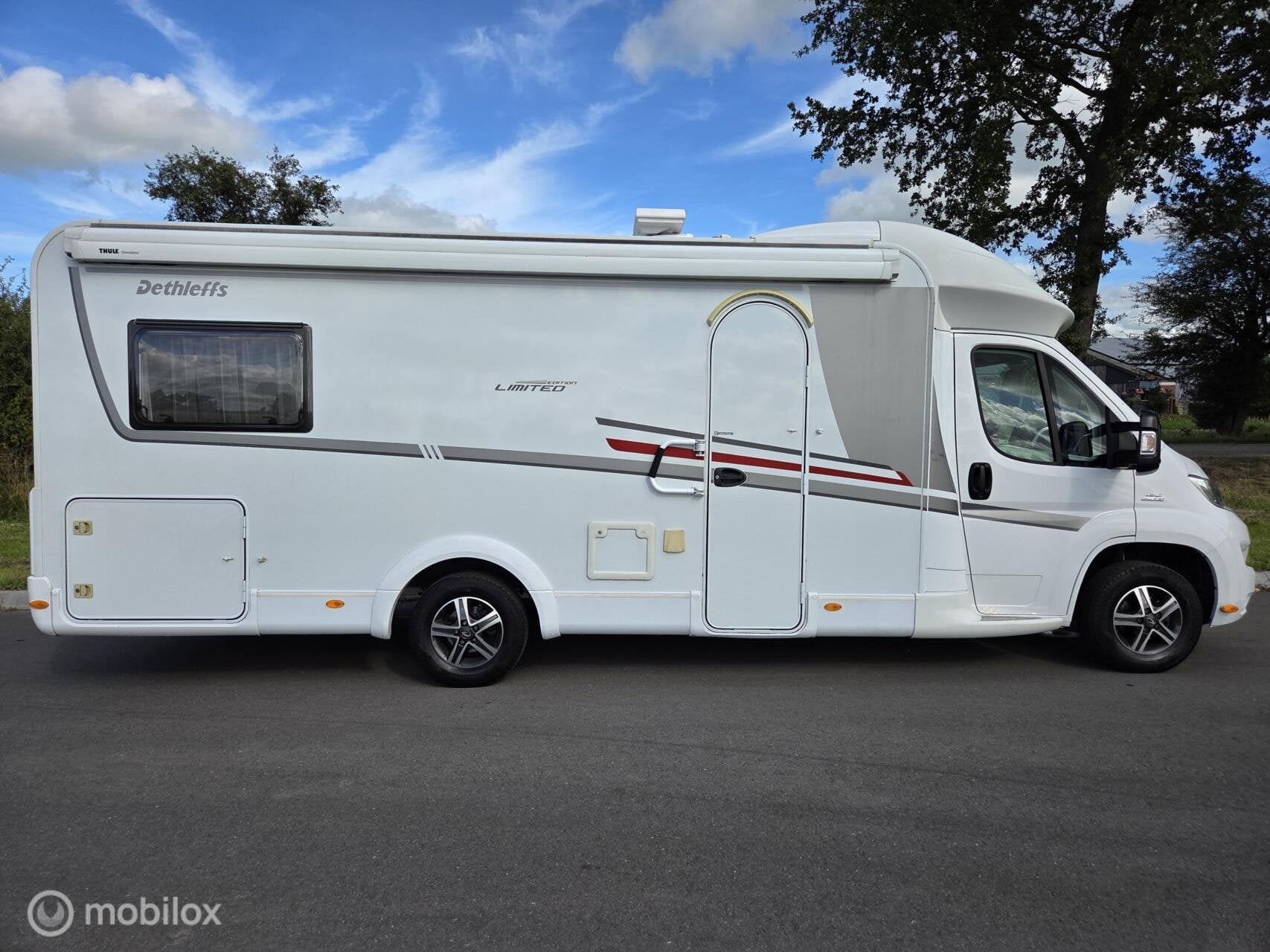 Dethleffs Limited Edition 2015☆Enkele bedden-54.216km☆, Caravans en Kamperen, 7 tot 8 meter, Bedrijf, Dethleffs, 7 tot 8 meter