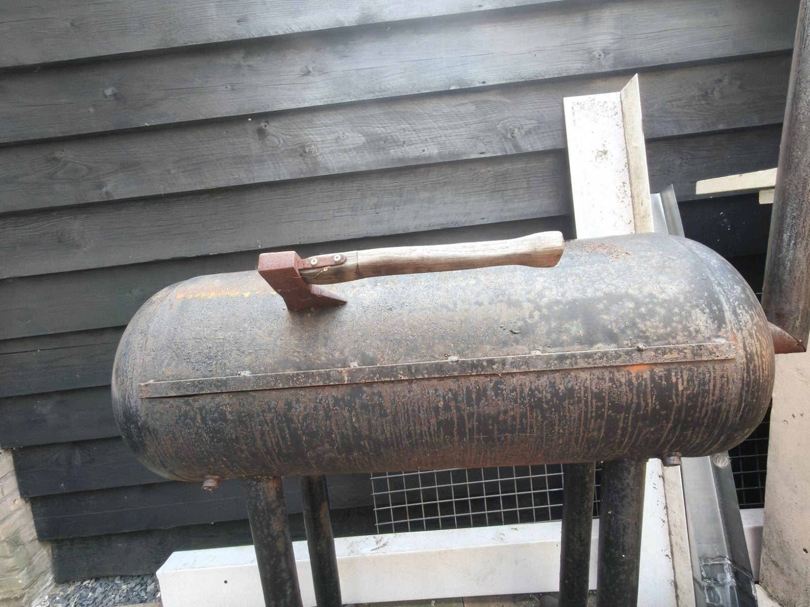Originele BBQ met bijl als handvat - 120cm breed, Ophalen