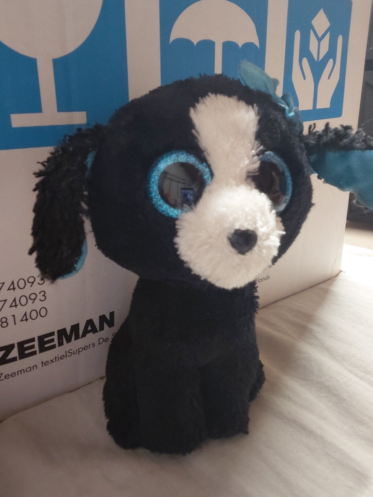 Ty knuffelhondje zwart met blauwe ogen, Ophalen