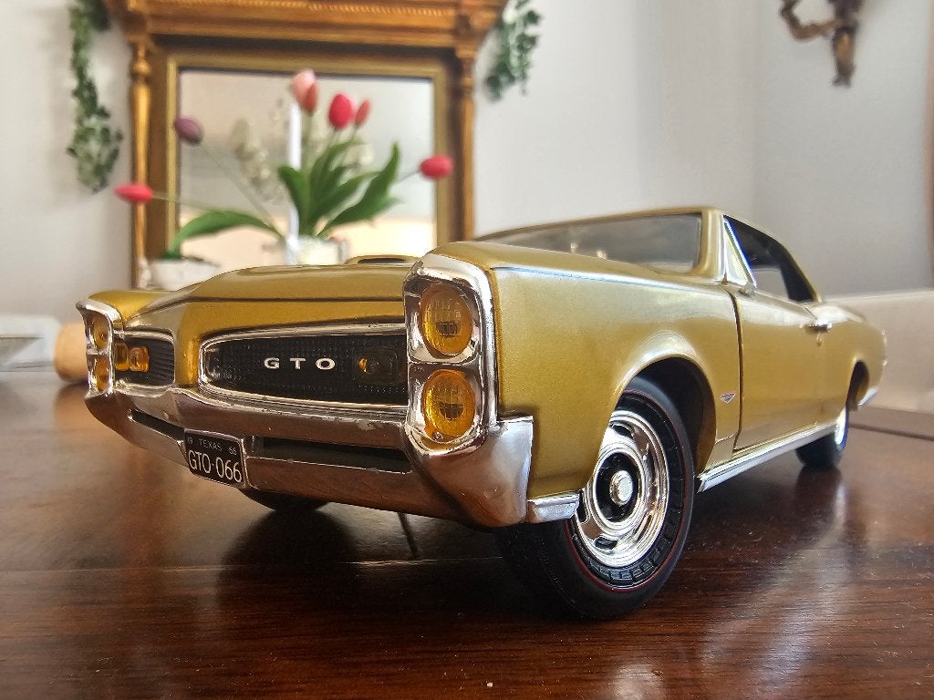 Pontiac GTO 1966 Gold Metallic – 1:18 – ERTL / Welly, Overige merken, Gebruikt, Auto, Groter dan 1:32