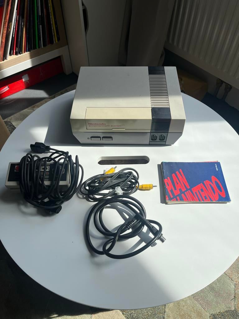Nintendo Entertainment System (NES) - werkend, Spelcomputers en Games, Spelcomputers | Nintendo NES, Gebruikt, Met 1 controller