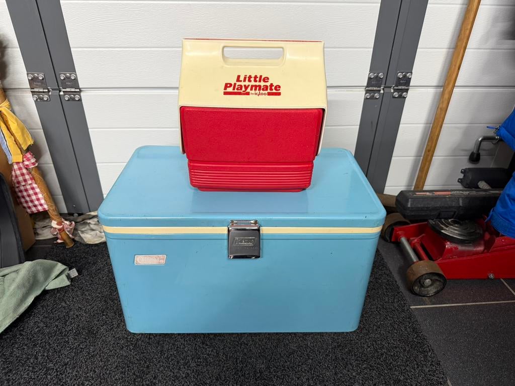 Coleman vintage blauwe  metalen Koelbox en little playmate, Caravans en Kamperen, Koelboxen, Gebruikt, Koelbox, Koelelement, Ophalen