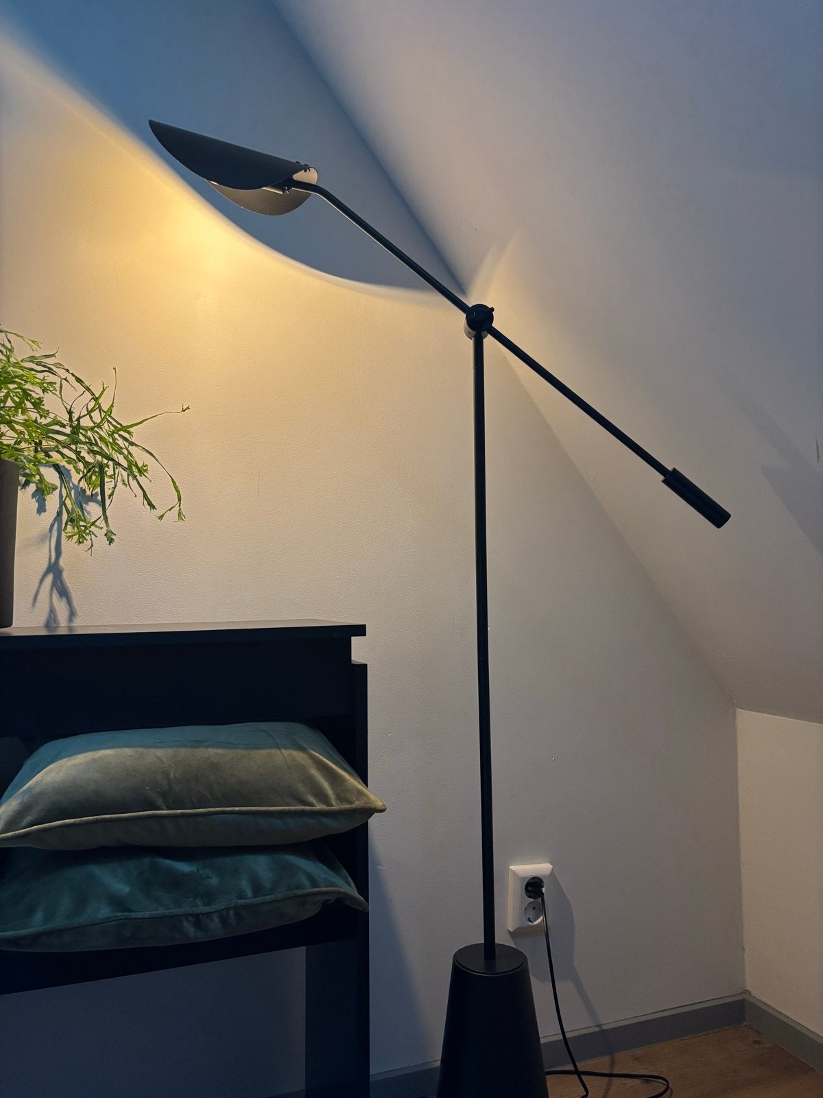 Stijlvolle Staande Lamp H&M Home - Zwart Metaal, Huis en Inrichting, Zo goed als nieuw, Metaal, 150 tot 200 cm, E27 (groot)