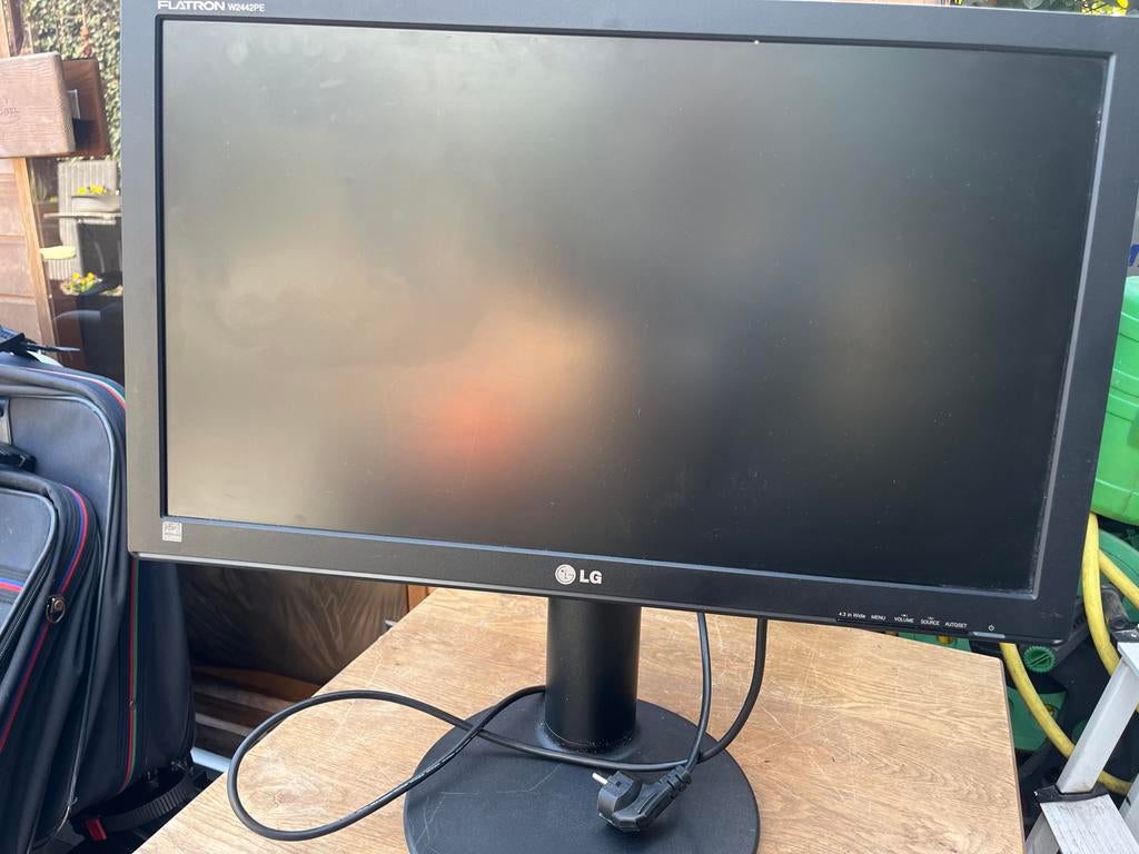 LG Flatron W2442PE computerscherm 24 inch, Ophalen, Gebruikt, IPS, In hoogte verstelbaar