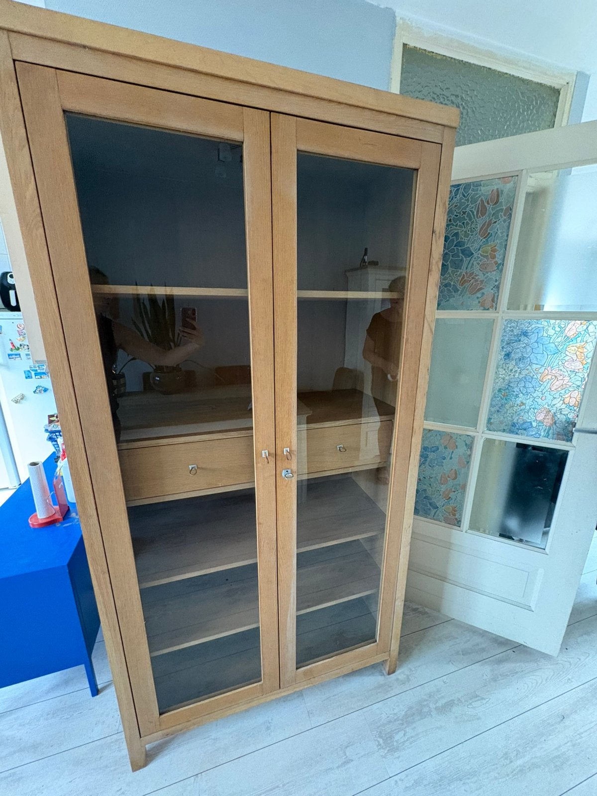 Vitrine kast, Ophalen, 50 tot 100 cm, Zo goed als nieuw, 150 tot 200 cm