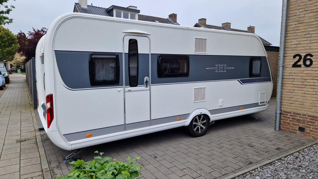 Hobby 560 KMFE de Luxe, airco, voortent, luifel en uitbouw, Caravans en Kamperen, Caravans, Luifel, Rondzit, Hobby, 7 tot 8 meter
