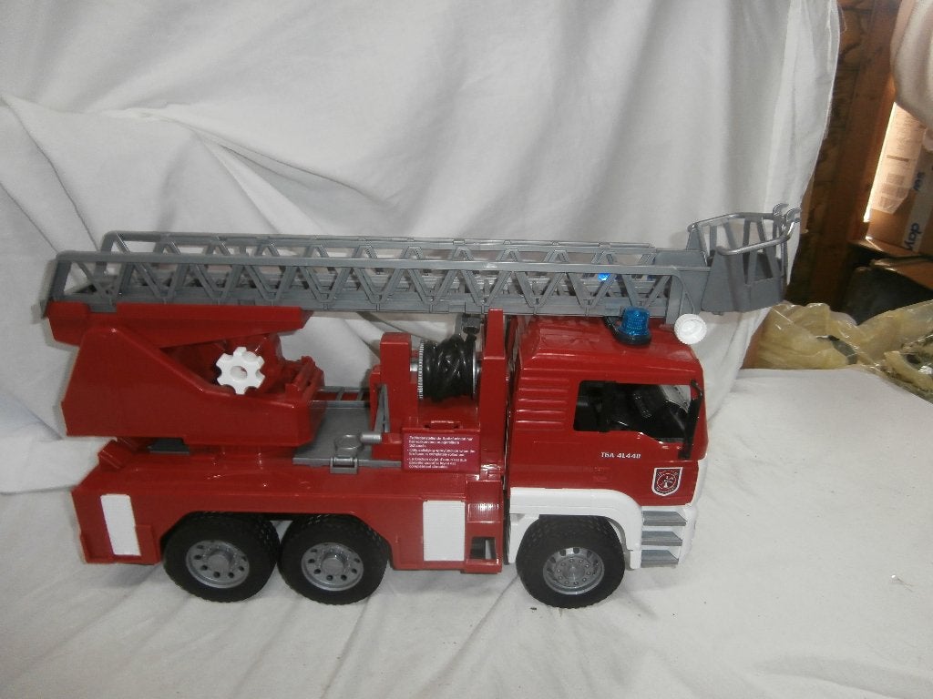 Bruder MAN TGA Brandweerwagen met waterpomp en licht/geluid, Ophalen, Zo goed als nieuw