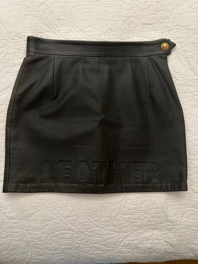 Moschino Cheap and Chic leren rok maat 36-38, Kleding | Dames, Rokken, Zwart, Zo goed als nieuw, Maat 36 (S), Boven de knie