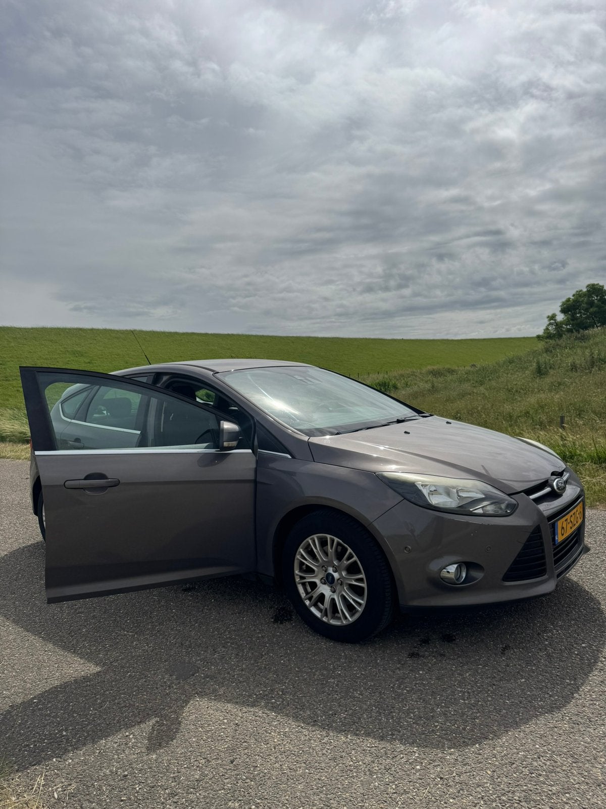 Foto 4 van Ford Focus 1.6 Titanium. 52000 NAP. Dealonderhouden.