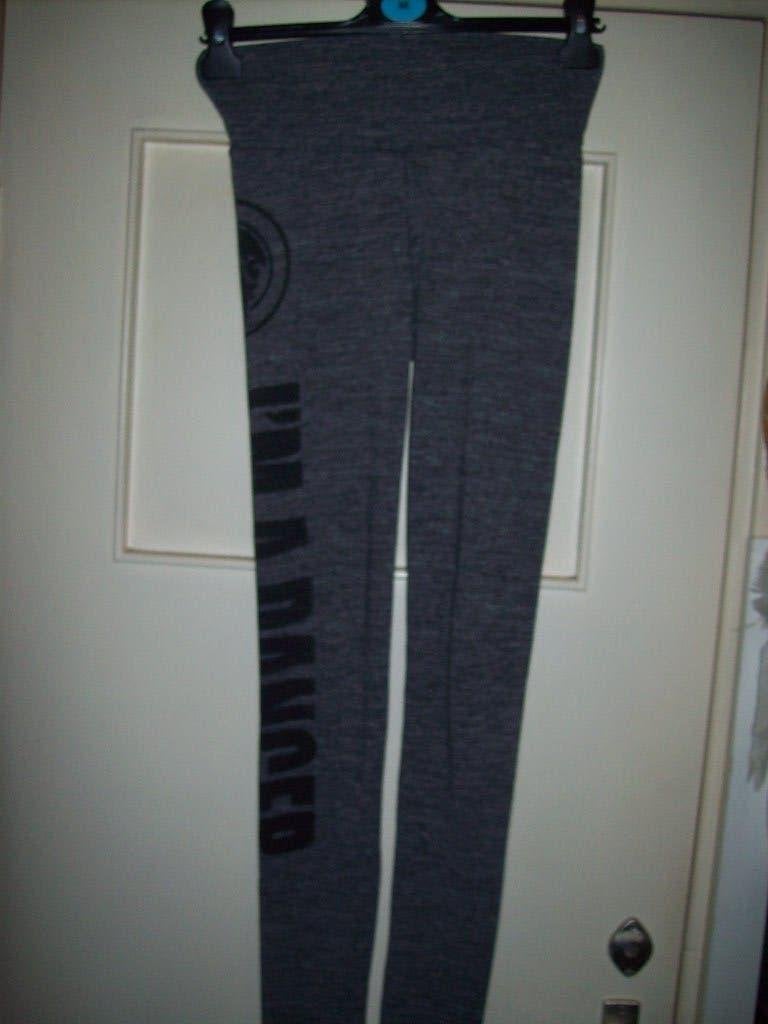 Grijze  Sport Legging  met zwarte tekst  XS  Colcat, Nieuw, Ophalen of Verzenden, Colcat, Maat 34 (XS) of kleiner
