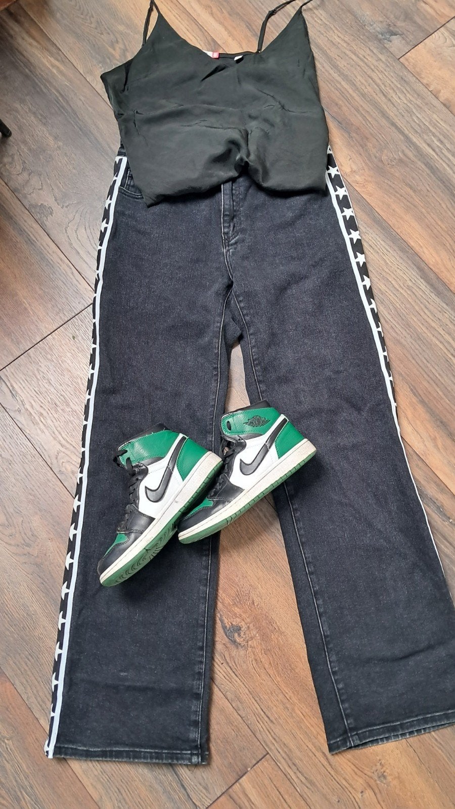 Nike Air Jordan met jeans en top, setje., Kleding | Dames, Nike, Ophalen of Verzenden, Zo goed als nieuw
