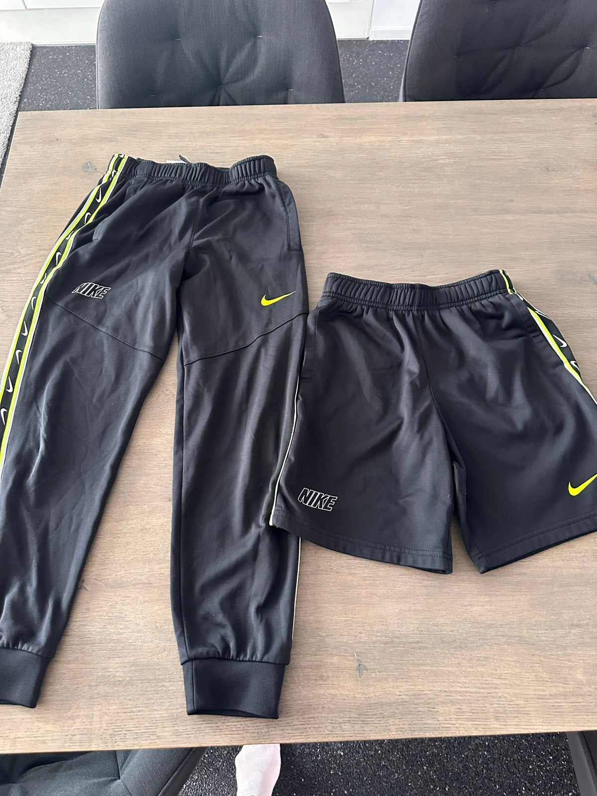 Nike Dri-FIT Trainingspak Set (Broek & Korte Broek) Maat M, Ophalen of Verzenden, Zo goed als nieuw, Jongen