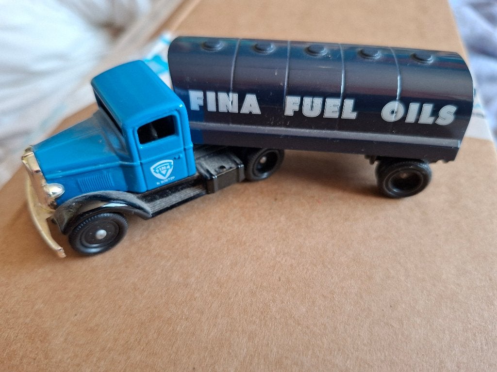 Lledo Days Gone Diecast DG62002 1935 Ford Tanker Fina Fuel, Ophalen of Verzenden, Auto