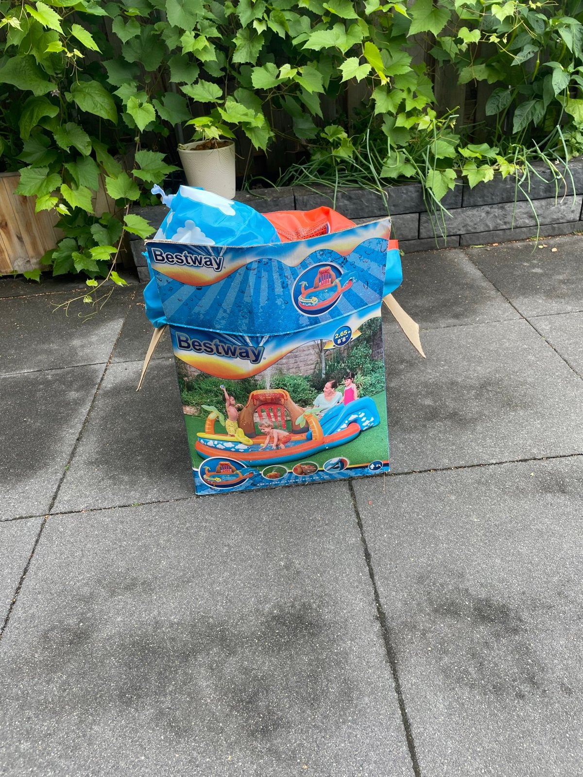 Bestway Speelzwembad met glijbaan en vulkaan, Ophalen, Zo goed als nieuw