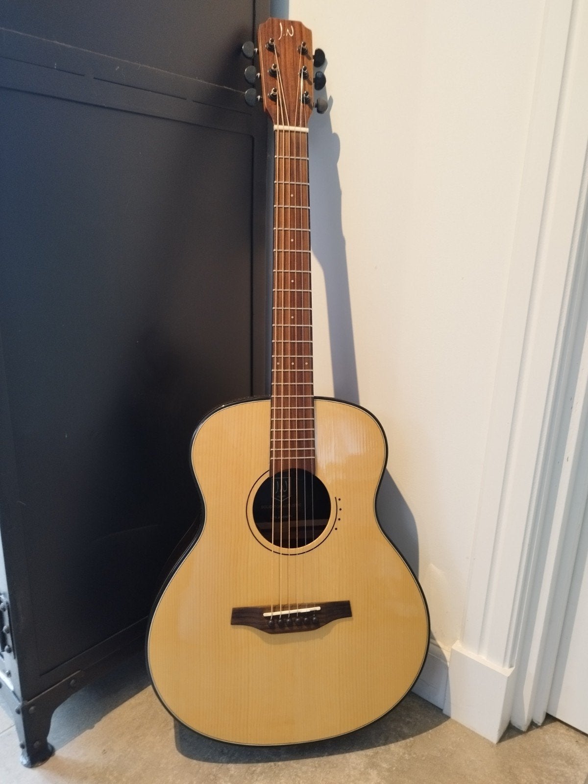 James Neligen Lyn a mini f1 parlor, Ophalen, Zo goed als nieuw, Western- of Steelstringgitaar, Met (piezo-)element