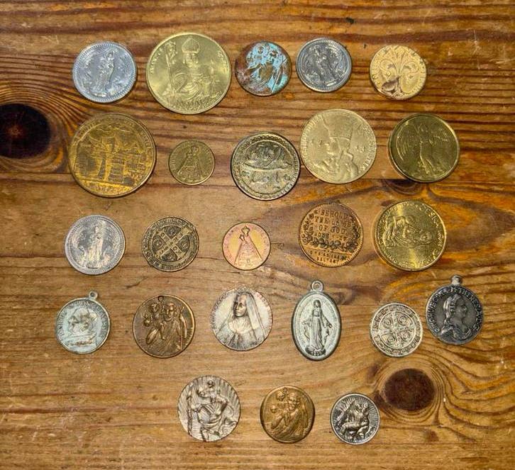 Verzameling van 24 diverse penningen religie/jezus/maria, Ophalen of Verzenden, Overige materialen, Buitenland