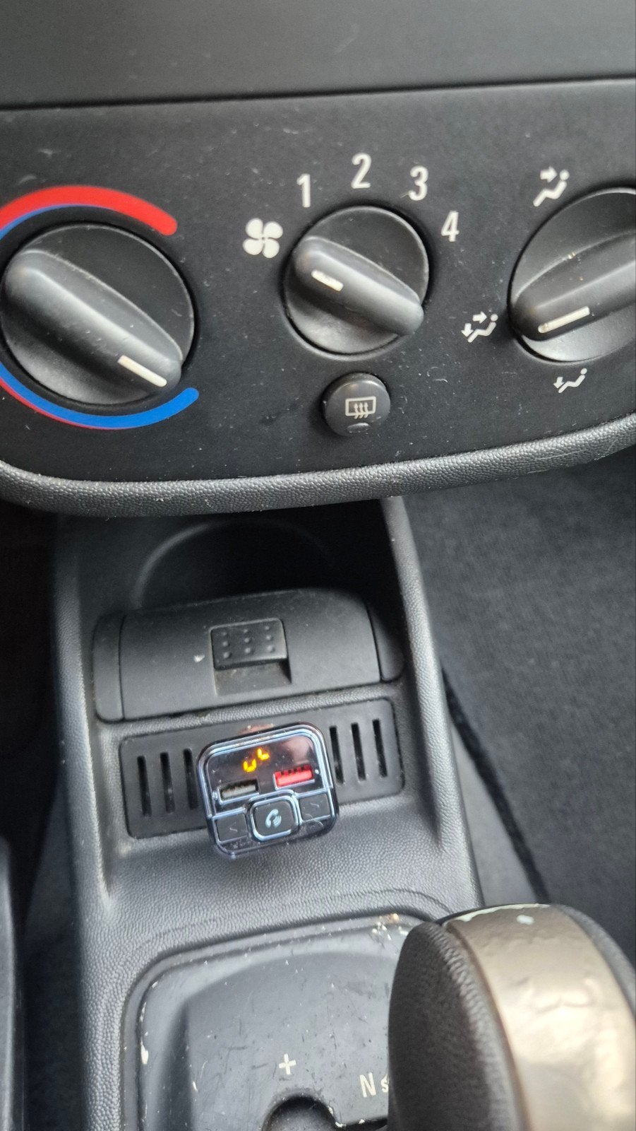 Foto 24 van Opel Corsa 1.2 5D AUTOMAAT | NIEUWE APK | DISTRIBUTIE VV