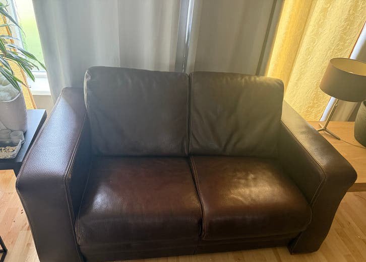 Twee leren banken, 2-zits, bruin leer MOET ZSM WEG, Ophalen, Gebruikt, 150 tot 200 cm, Driepersoons