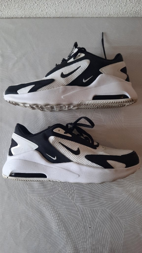 Nike air max bolt Maat 44, Wit, Nike, Ophalen of Verzenden, Sneakers of Gympen