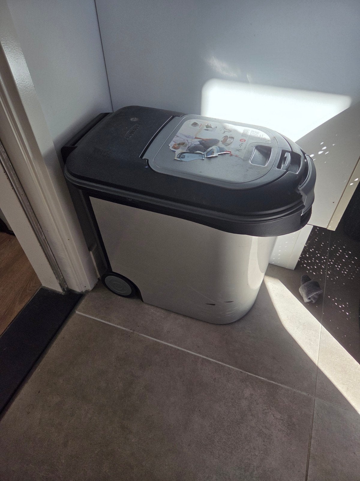 Curver voercontainer 12 kilo, Ophalen