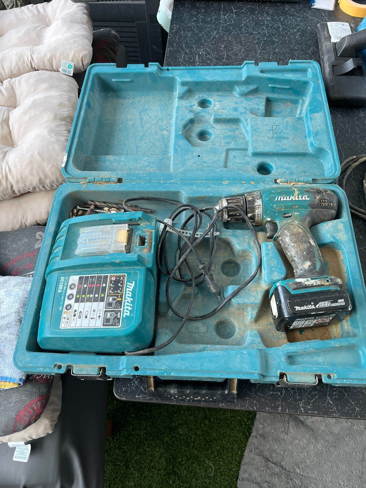 Makita Boor- en Schroefmachine met lader en koffer, Ophalen of Verzenden, Gebruikt, Minder dan 400 watt, Boor- en Schroefmachine