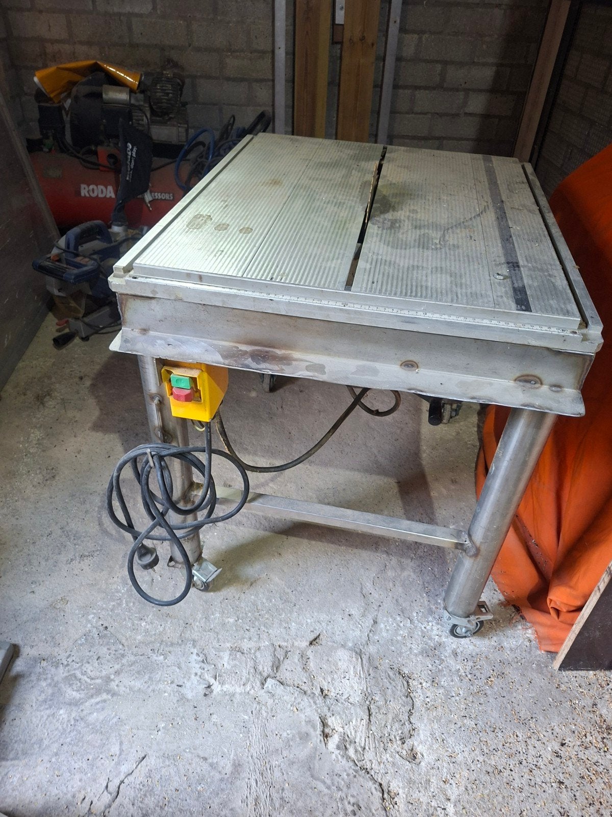 Tekoop zaagtafel, Doe-het-zelf en Verbouw, Gereedschap | Zaagmachines, Gebruikt, Cirkelzaag, Ophalen of Verzenden, 30 tot 70 mm
