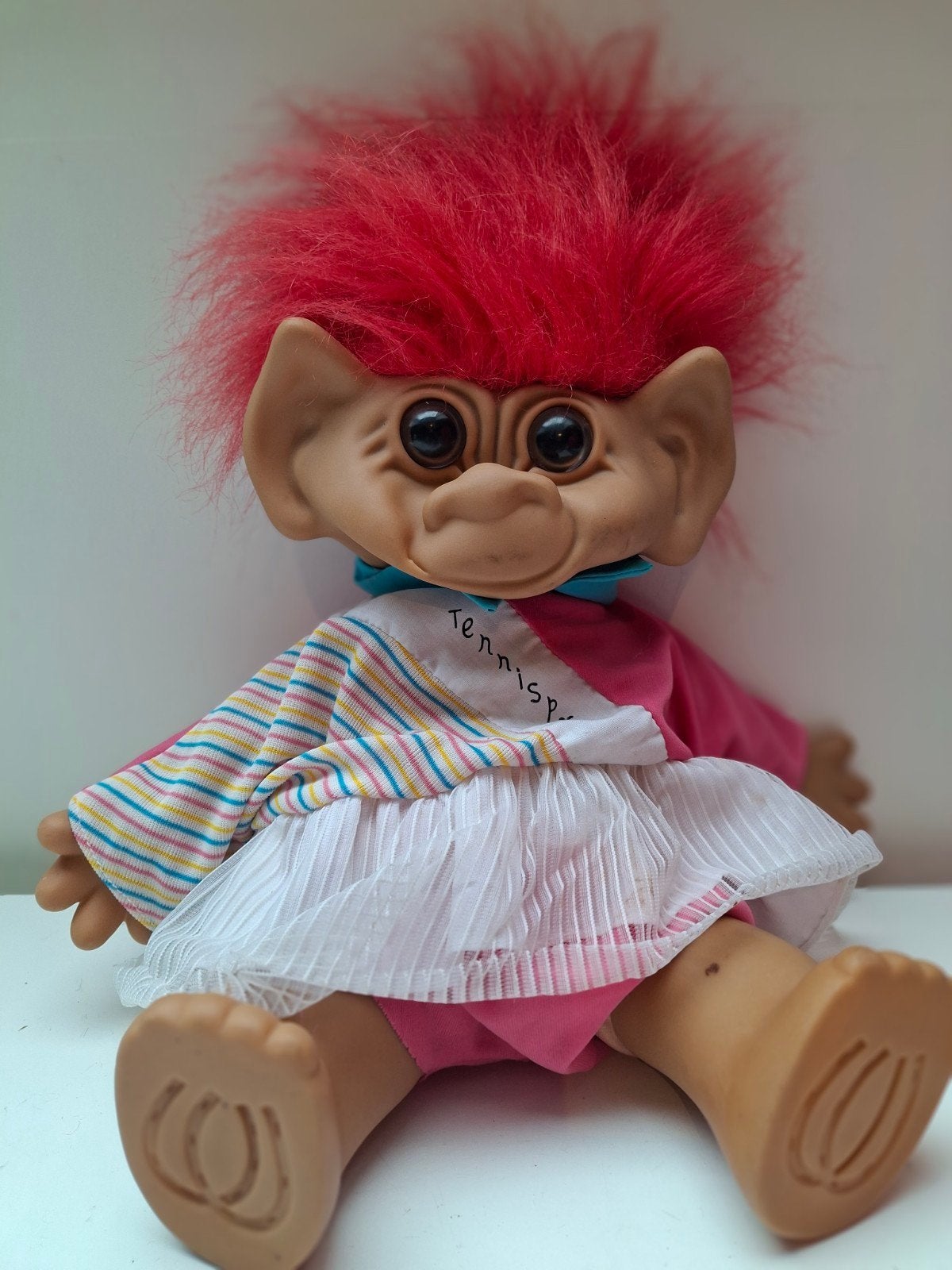 Vintage Trollpop met rood haar en tennisoutfit, Ophalen of Verzenden, Gebruikt, Pop