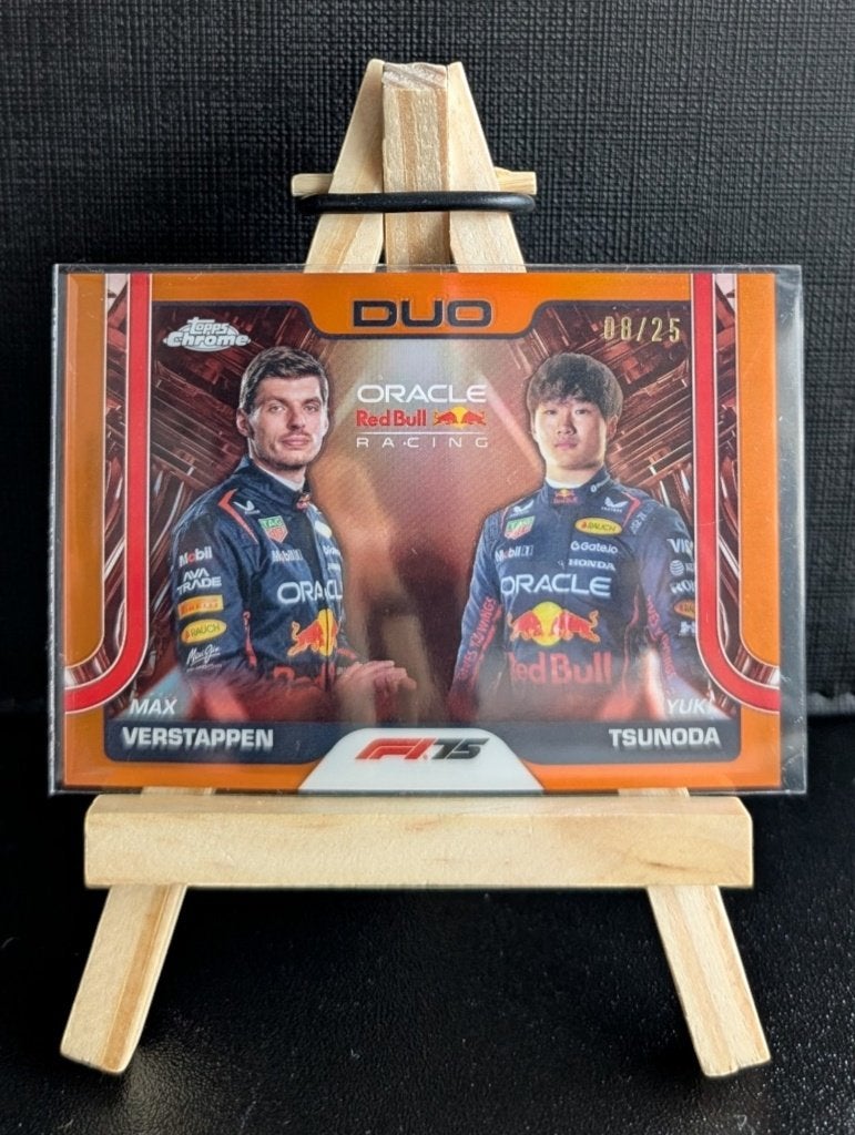 2025 topps chrome f1 Max verstappen / Yuki Tsunoda #164 /25, Hobby en Vrije tijd, Stickers en Plaatjes, Ophalen of Verzenden, Zo goed als nieuw