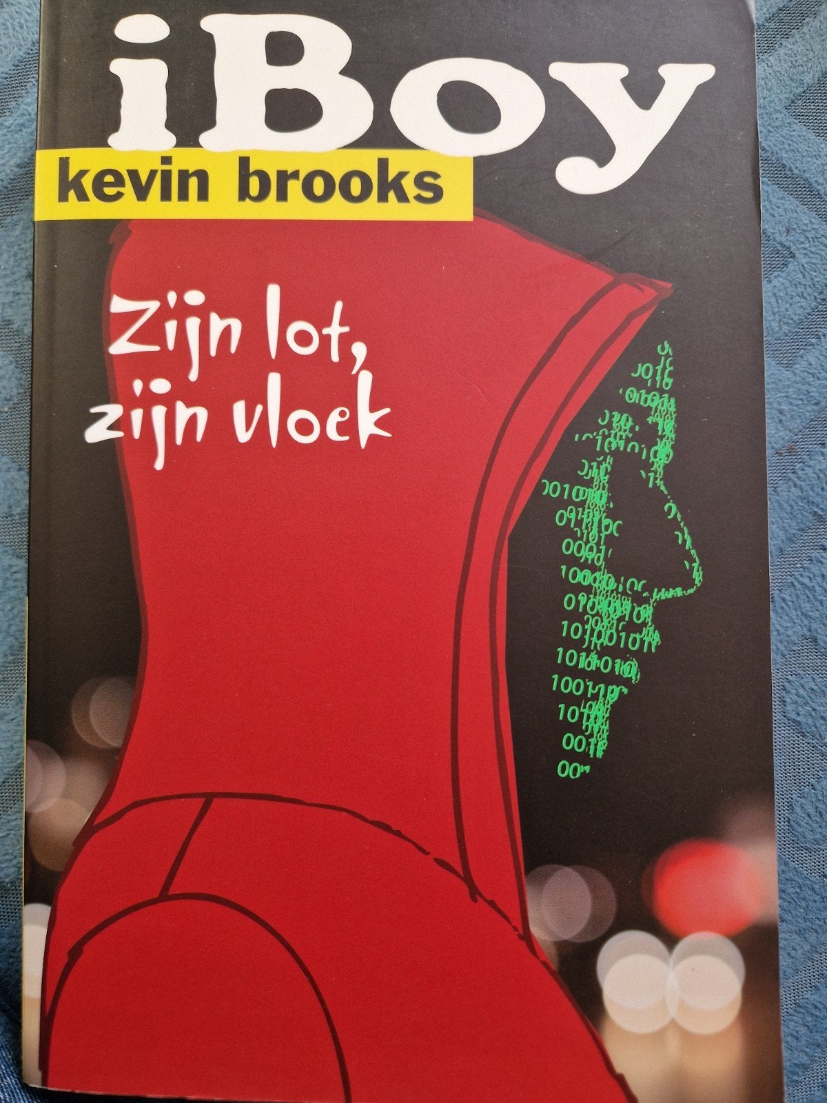 Kevin Brooks - iBoy, Boeken, Ophalen of Verzenden, Zo goed als nieuw, Kevin Brooks