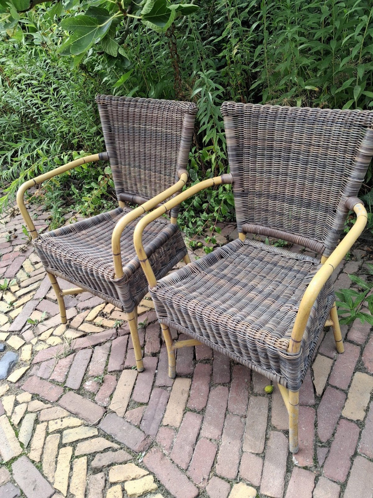 2x kunststof  bamboe tuinstoel, Ophalen, Gebruikt, Kunststof, Stapelbaar