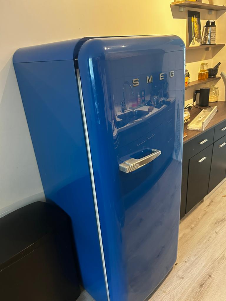 Smeg Koelkast Blauw - Stijlvolle Retro Koelkast, Witgoed en Apparatuur, Koelkasten en IJskasten, Ophalen, Gebruikt, 200 liter of meer
