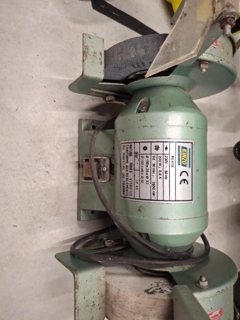 Kinzo Werkbankslijpmachine 200W, Doe-het-zelf en Verbouw, Gereedschap | Slijpmachines, Ophalen, Gebruikt, Minder dan 700 watt
