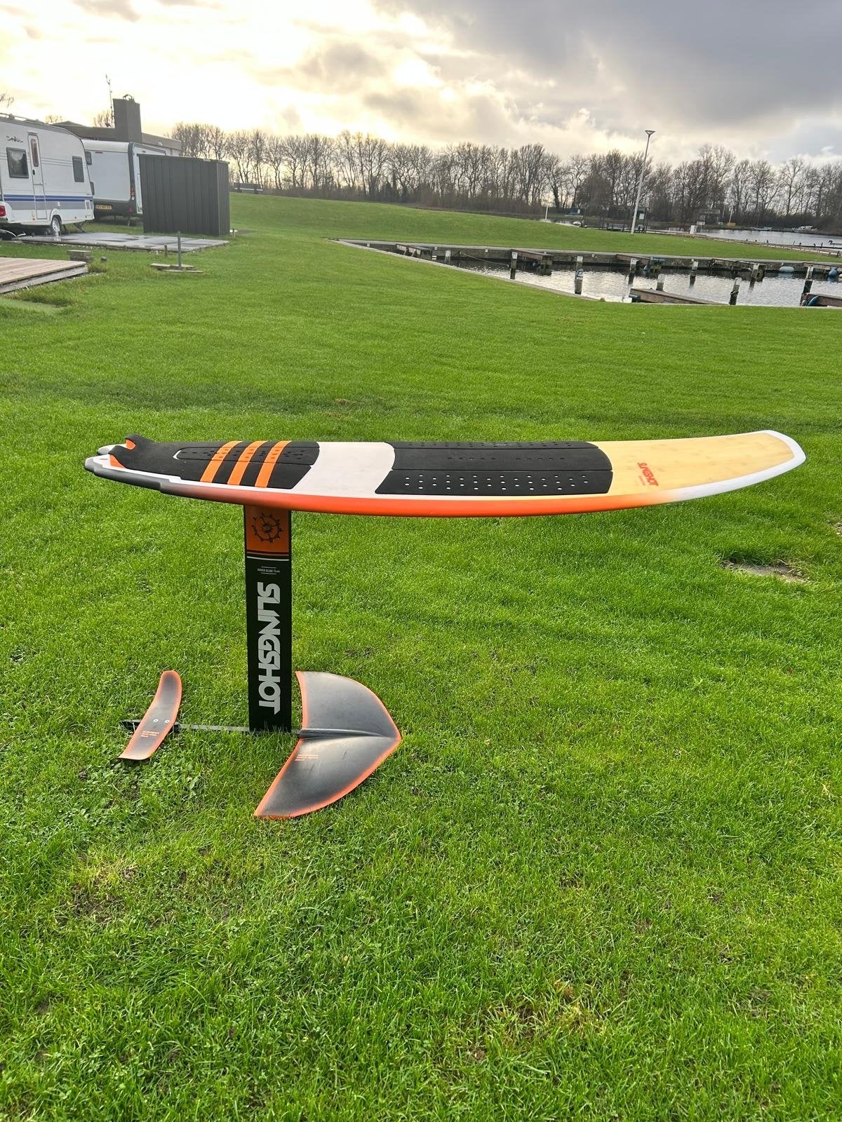 Slingshot Foilboard met Hover Glide 75cm foil en hoes, Watersport en Boten, Ophalen of Verzenden, Gebruikt, Overige typen, Met draagtas