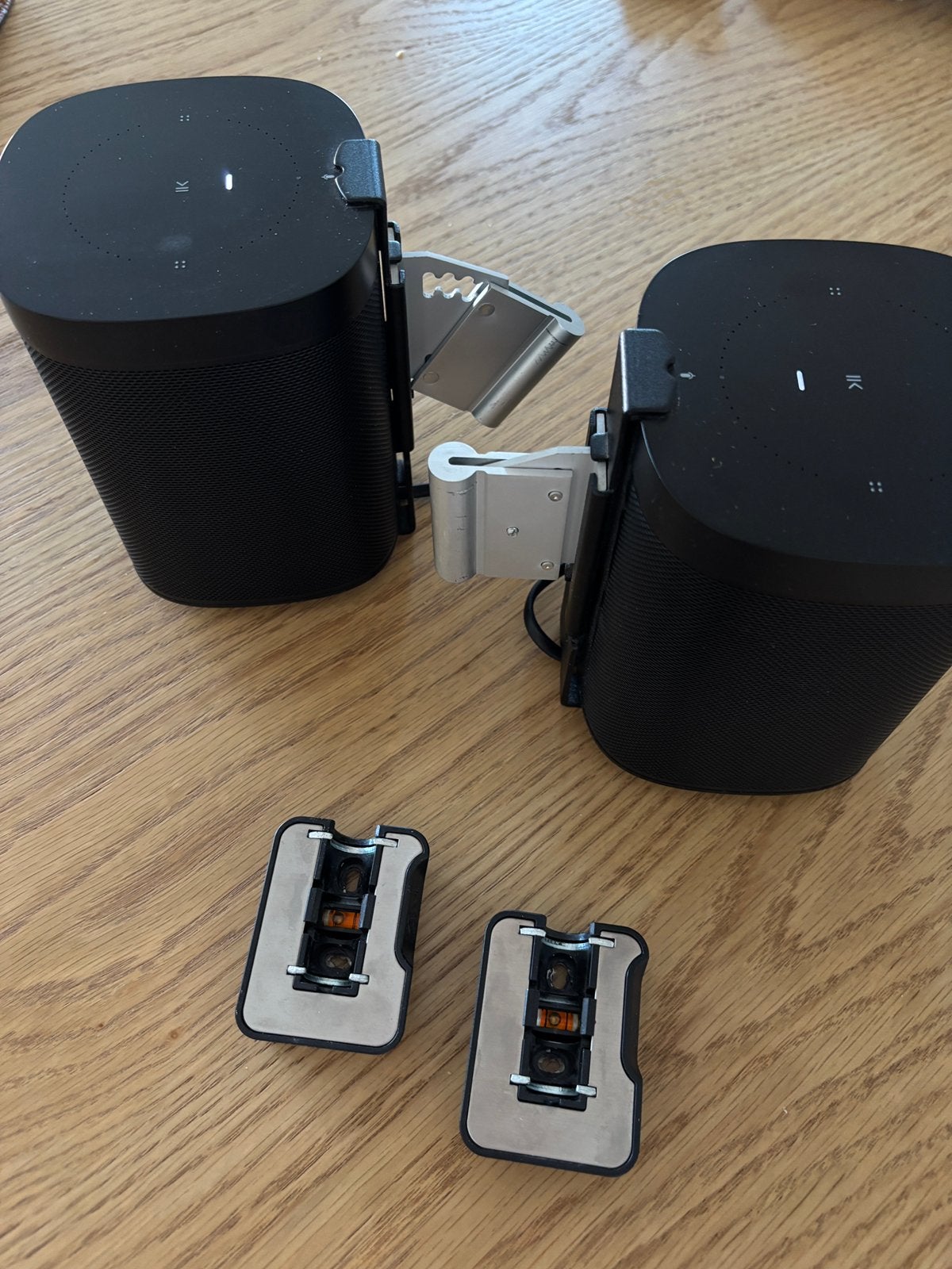 Sonos One gen2 - met montagebeugels