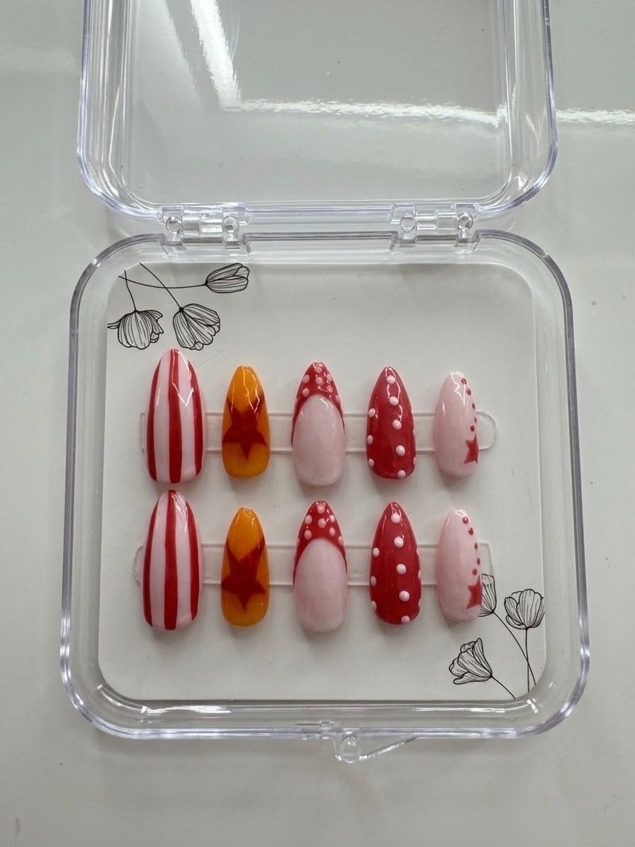 Leuke nepnagels met rood-witte patronen en sterren, Ophalen of Verzenden, Zo goed als nieuw, Overige typen