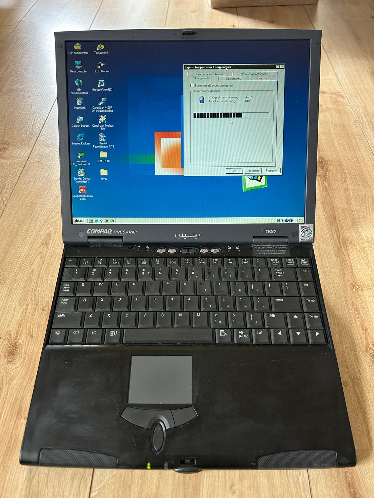 Laptop Compaq presario 1920 + dvd/floppy dock. Windows Me, Computers en Software, Vintage Computers, Ophalen of Verzenden