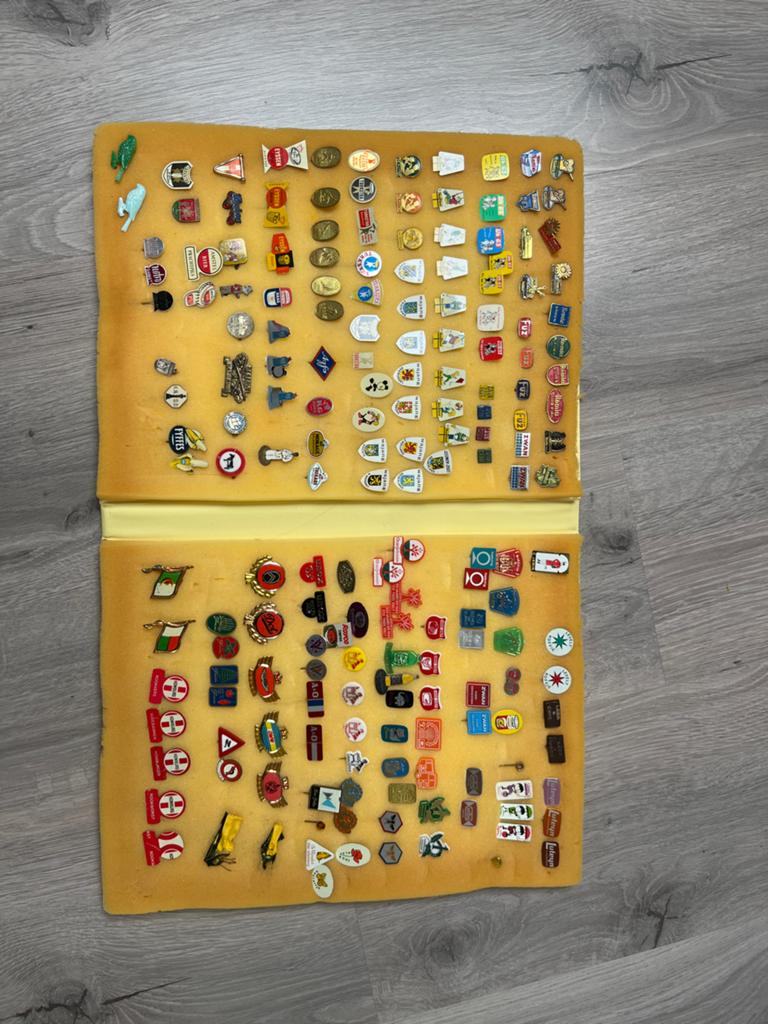 Grote collectie vintage speldjes en pins, Verzamelen, Speldjes, Pins en Buttons, Gebruikt, Speldje of Pin, Merk, Ophalen of Verzenden