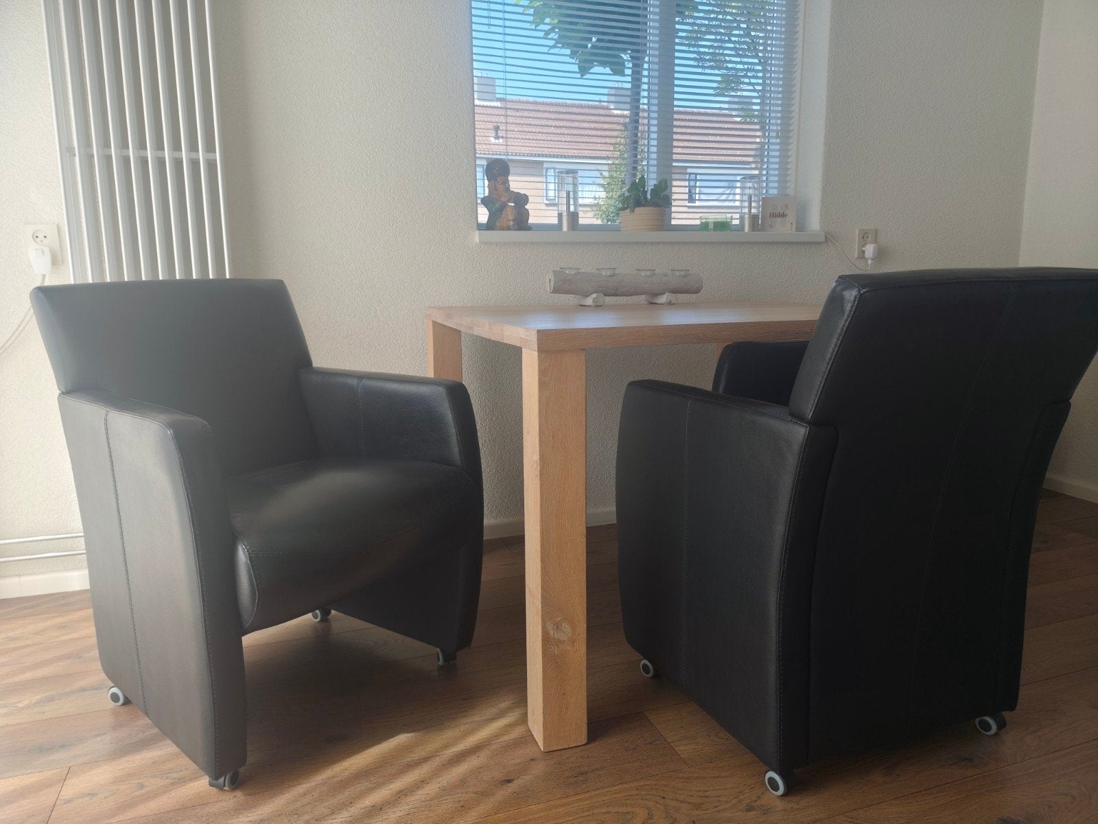 4 leren eetkamerstoelen op wieltjes –  zeer comfortabel, Ophalen, Gebruikt, Modern, functioneel, Zwart