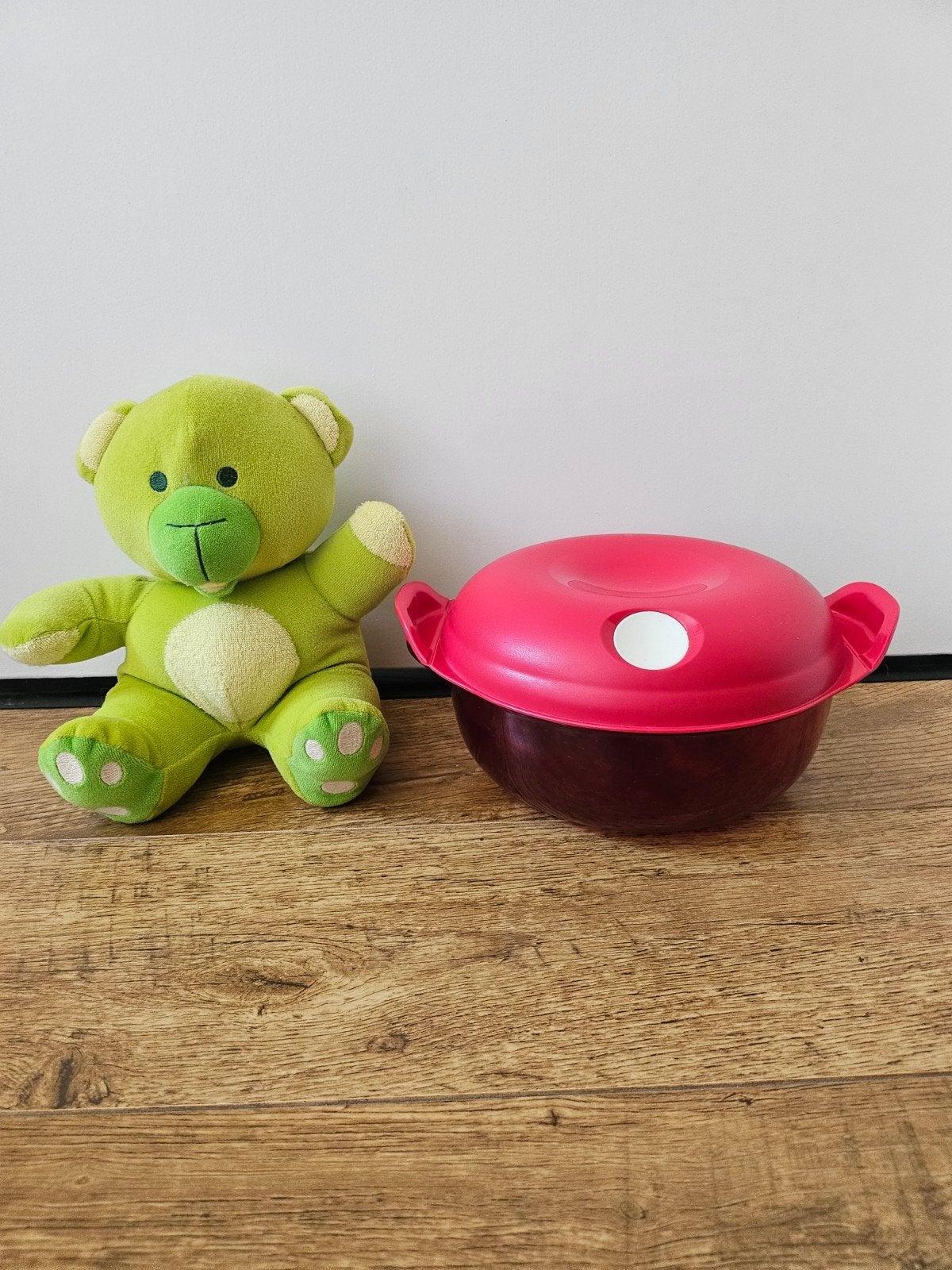 2.) ☆ Tupperware nieuwe micropop magnetronschaal 1,5 L rood, Met deksel, Nieuw, Ophalen of Verzenden, Bak of Kom