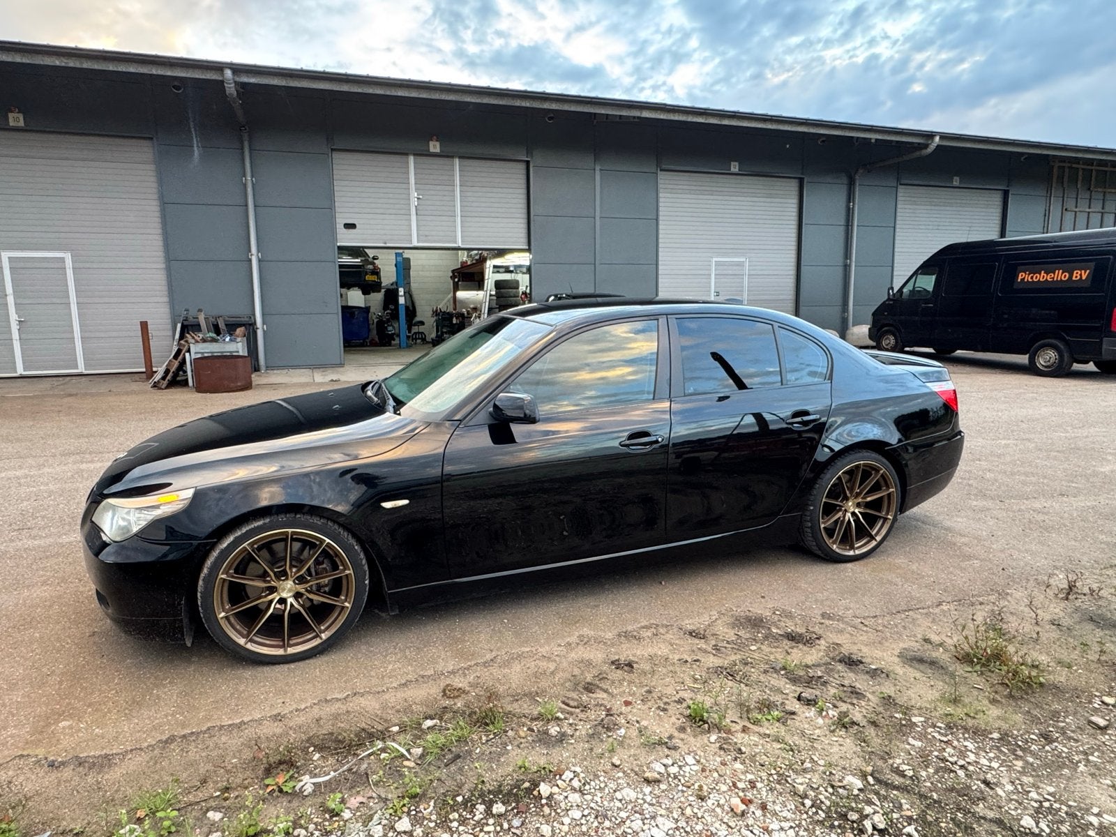BMW 5-Serie 3.0 I 525 AUT 2009 Zwart, Auto's, Achterwielaandrijving, 1505 kg, Particulier, Sedan