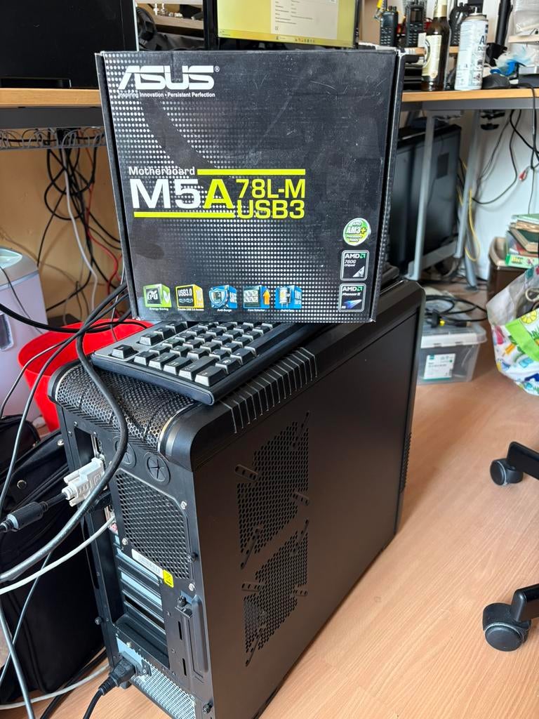 Te koop aangeboden: pc met amd fx8120 16GB waterkoeling, Ophalen, Gebruikt, HDD, Met monitor