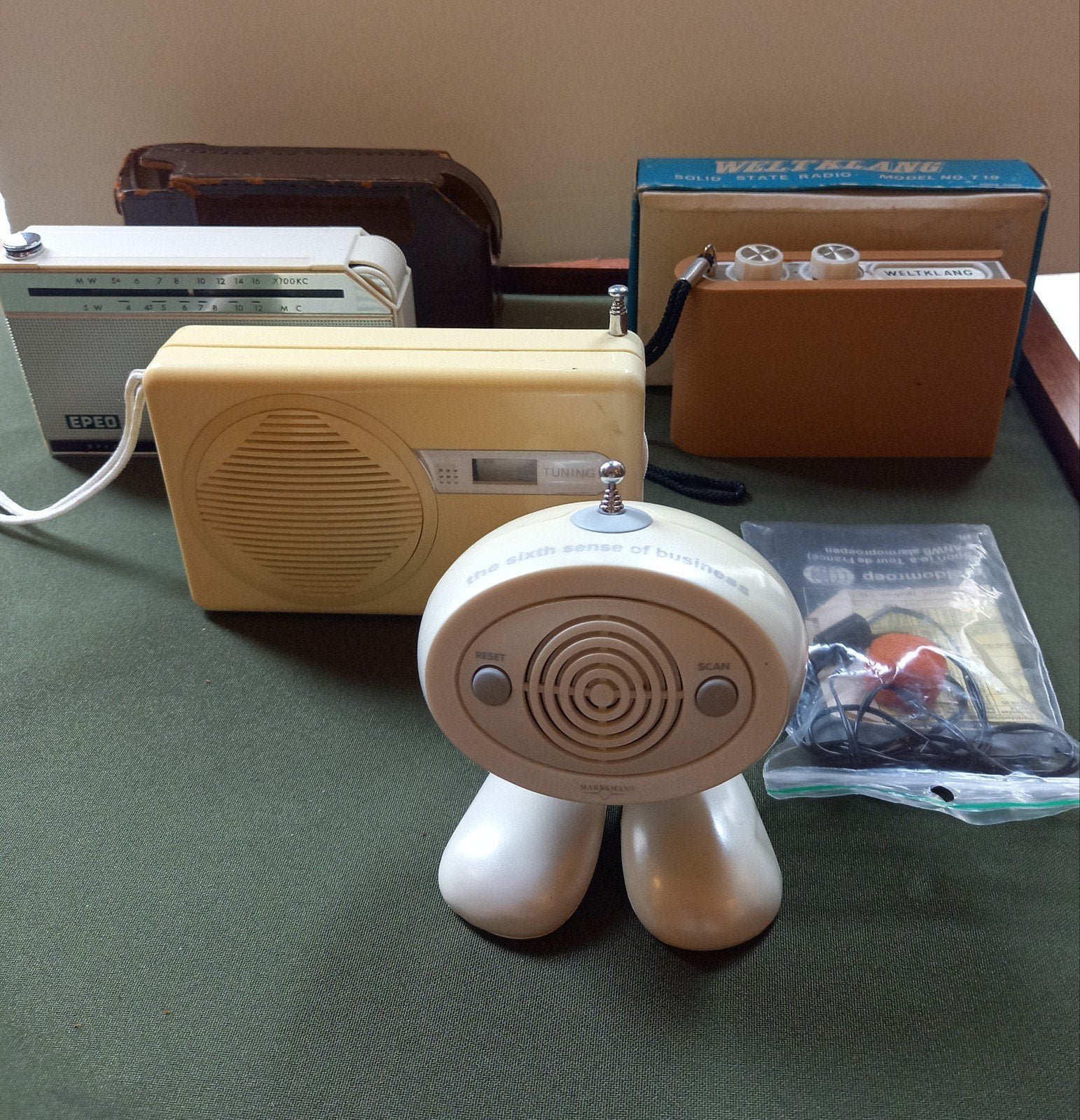 Vintage transistor radio's. Vier stuks tesamen., Verzenden
