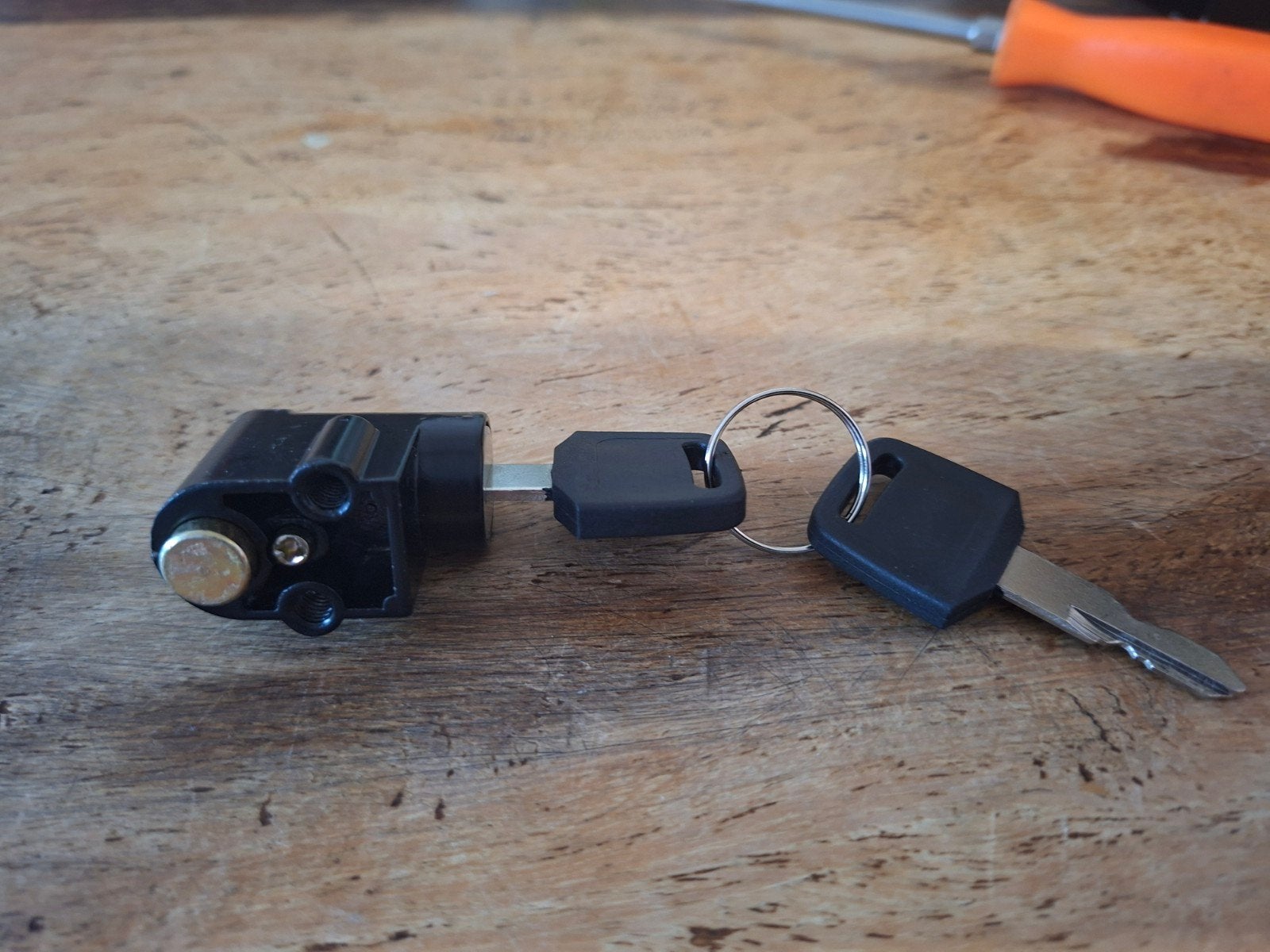 Nieuw fatbike accu slot met 2 sleutels (getest en werkend), Fietsen en Brommers, Fietsaccessoires | Fietssloten, Ophalen