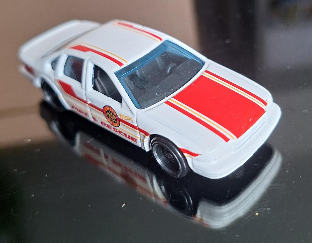 Hotwheels '96 Chevy impala fire & rescue, Ophalen of Verzenden, Zo goed als nieuw, Auto